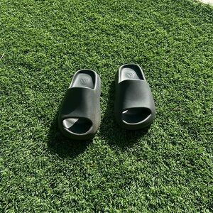 Yeezy Black Slides